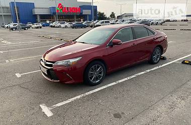 Седан Toyota Camry 2016 в Дніпрі