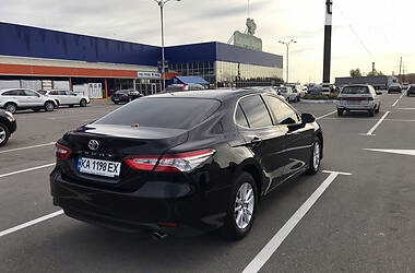 Седан Toyota Camry 2018 в Киеве