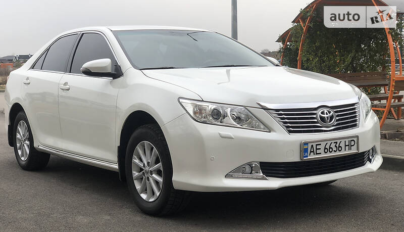 Седан Toyota Camry 2012 в Днепре