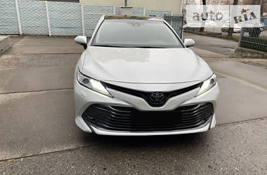 Седан Toyota Camry 2019 в Харькове