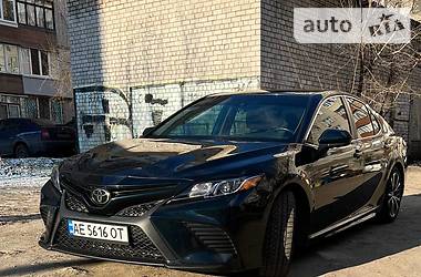 Седан Toyota Camry 2018 в Днепре