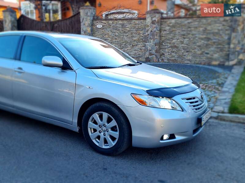 Седан Toyota Camry 2008 в Рівному