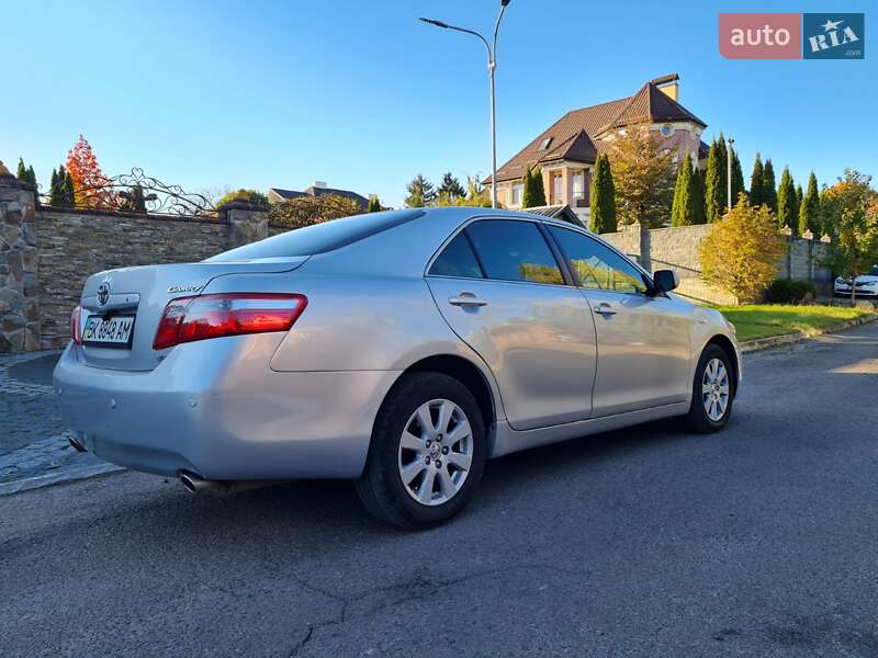 Седан Toyota Camry 2008 в Рівному