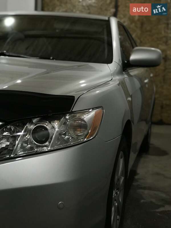 Седан Toyota Camry 2008 в Рівному