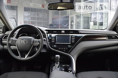 Седан Toyota Camry 2020 в Житомире