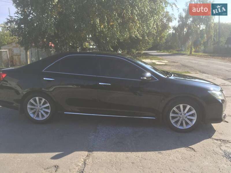 Седан Toyota Camry 2011 в Днепре