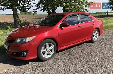 Седан Toyota Camry 2013 в Києві