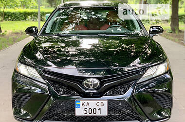 Седан Toyota Camry 2019 в 