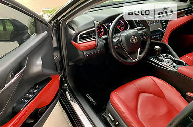 Седан Toyota Camry 2019 в 