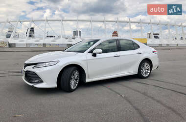 Седан Toyota Camry 2017 в Киеве