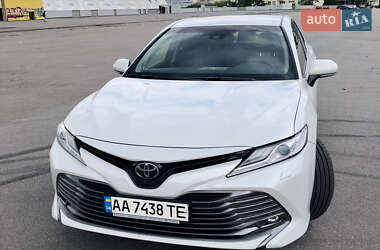 Седан Toyota Camry 2017 в Киеве