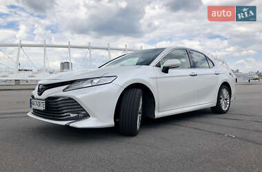 Седан Toyota Camry 2017 в Киеве