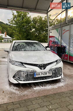 Седан Toyota Camry 2017 в Киеве