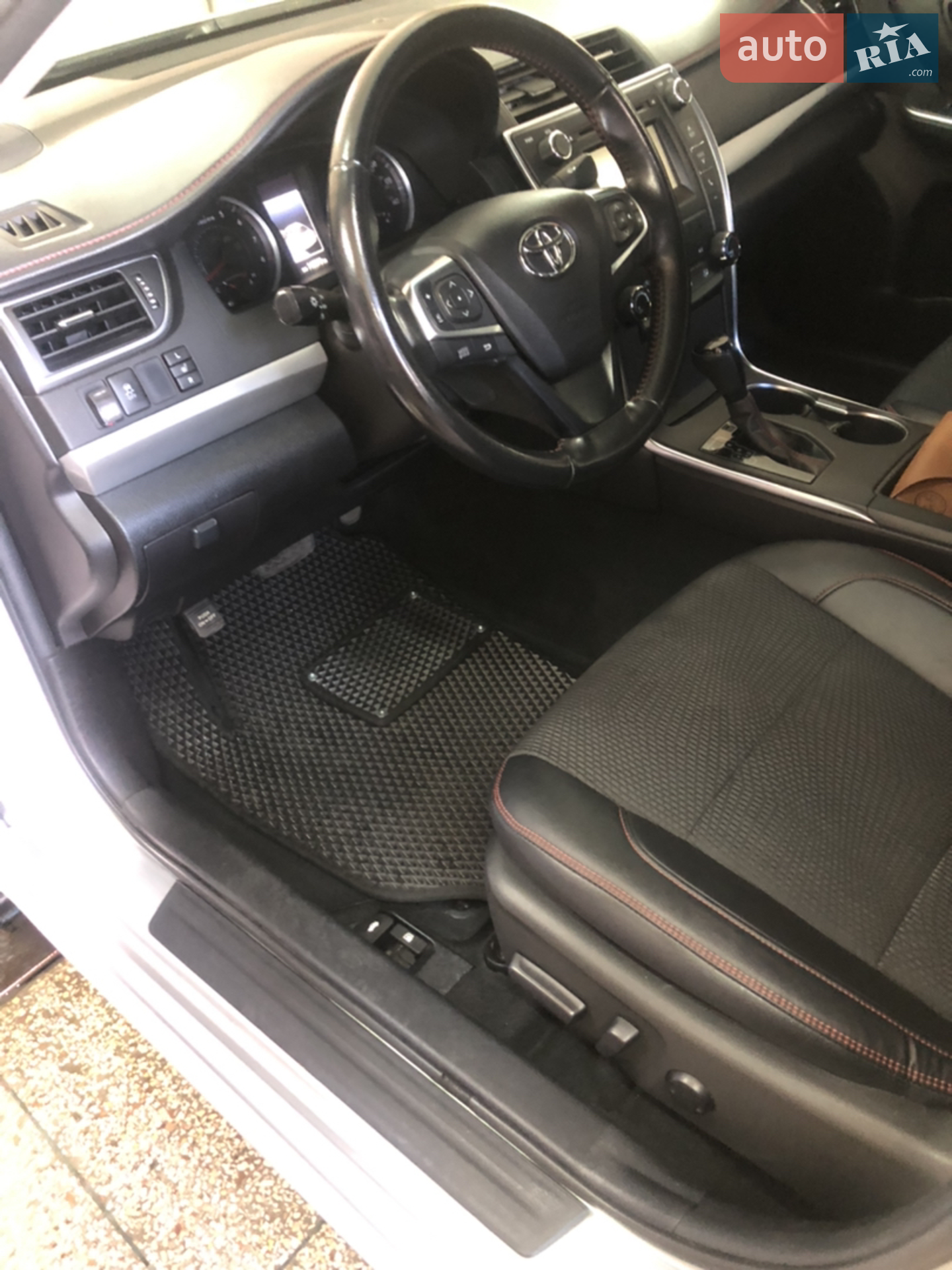 2016 Toyota Camry - мініатюра 17