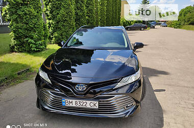 Седан Toyota Camry 2018 в Киеве