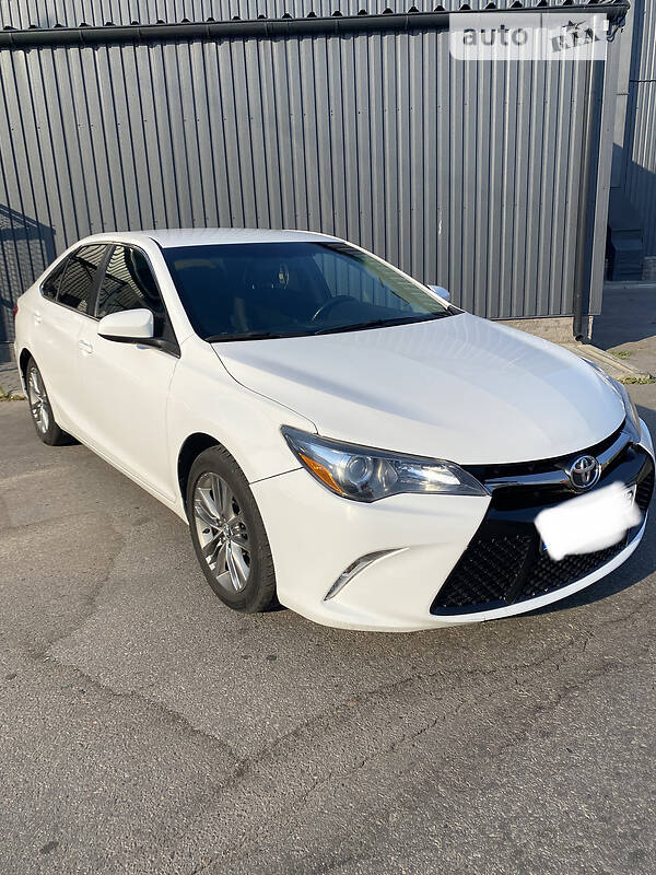 Седан Toyota Camry 2015 в Кременчуге