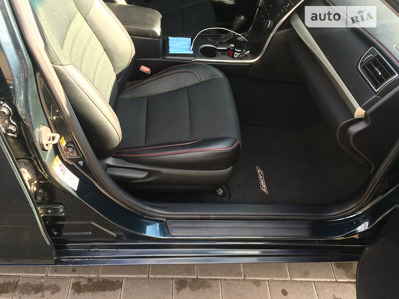 Седан Toyota Camry 2016 в Києві