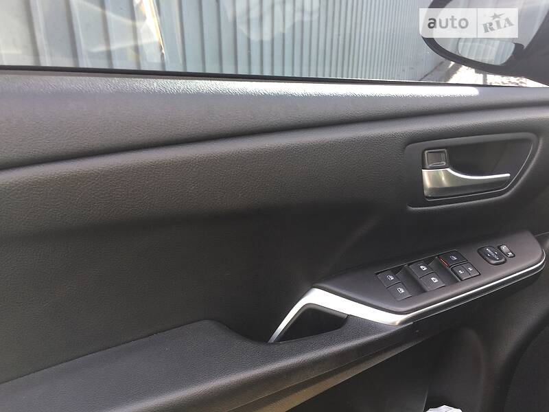 Седан Toyota Camry 2016 в Києві