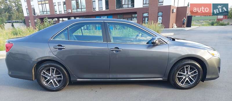 Седан Toyota Camry 2013 в Києві