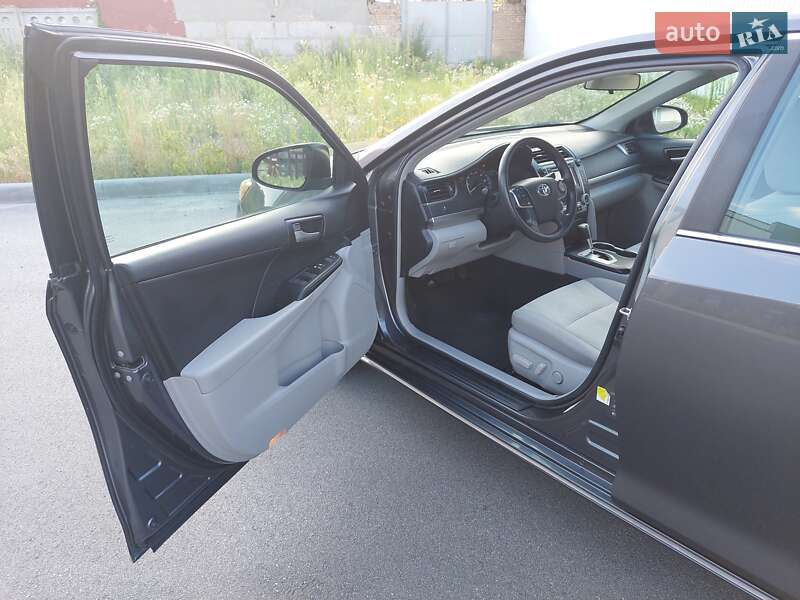 Седан Toyota Camry 2013 в Києві