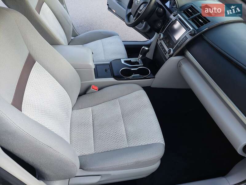 Седан Toyota Camry 2013 в Києві