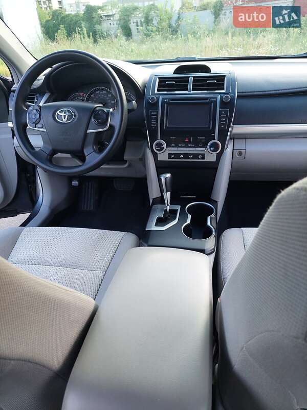Седан Toyota Camry 2013 в Києві