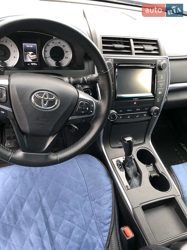 Седан Toyota Camry 2015 в Киеве