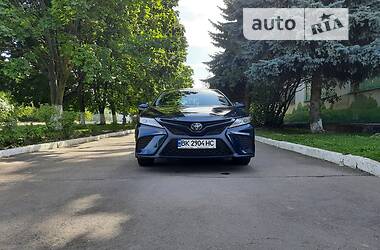 Седан Toyota Camry 2019 в 