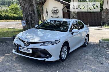 Седан Toyota Camry 2019 в Львове