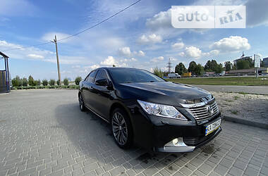 Седан Toyota Camry 2013 в Кривому Розі