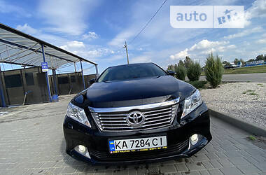 Седан Toyota Camry 2013 в Кривому Розі