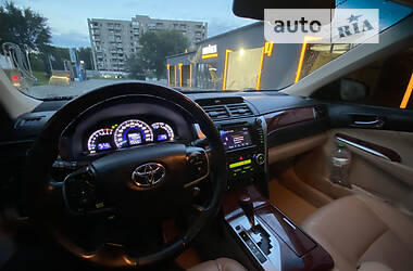 Седан Toyota Camry 2013 в Кривому Розі