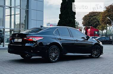 Седан Toyota Camry 2019 в Киеве