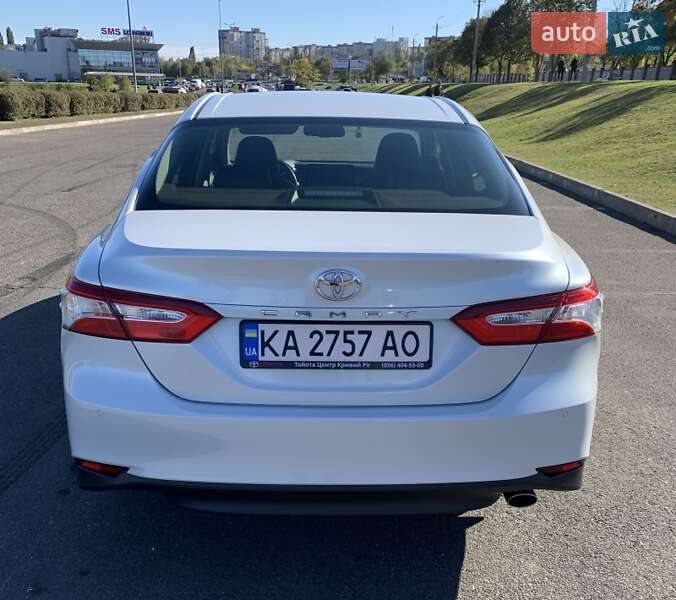 Седан Toyota Camry 2020 в Кривому Розі