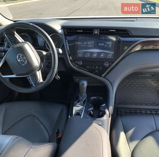 Седан Toyota Camry 2020 в Кривому Розі