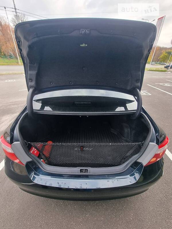 Седан Toyota Camry 2016 в Харкові