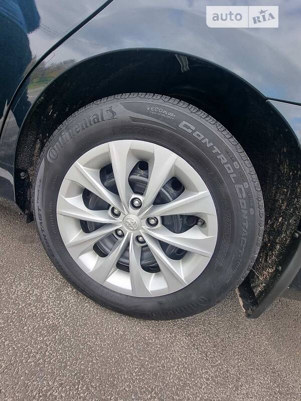 Седан Toyota Camry 2016 в Харкові