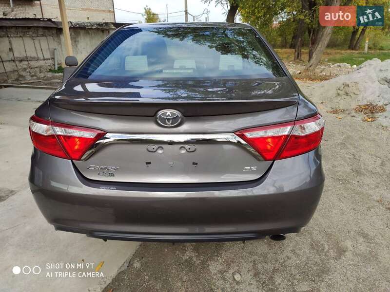 Седан Toyota Camry 2017 в Дніпрі