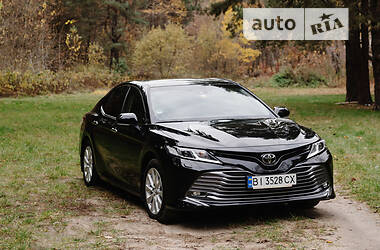 Седан Toyota Camry 2019 в Львові