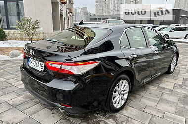 Седан Toyota Camry 2020 в Киеве