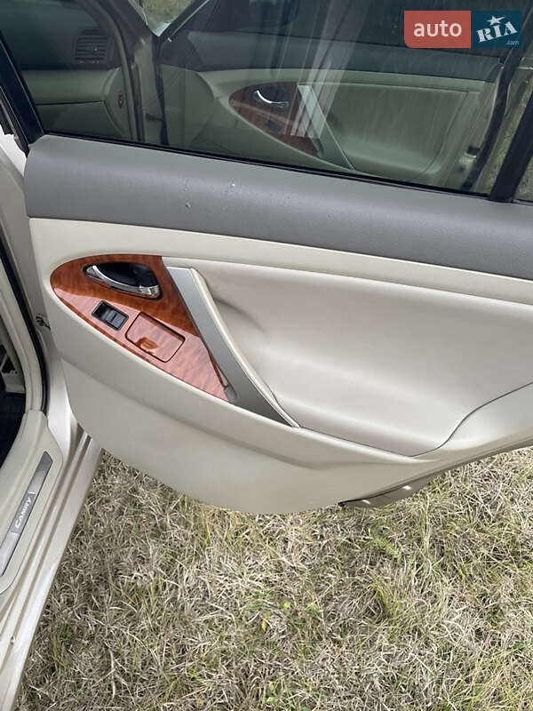 Седан Toyota Camry 2008 в Николаеве