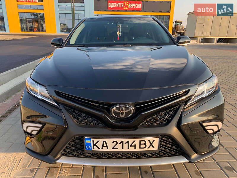 Седан Toyota Camry 2017 в Киеве