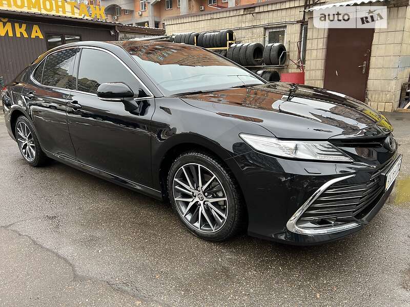 Седан Toyota Camry 2021 в Киеве