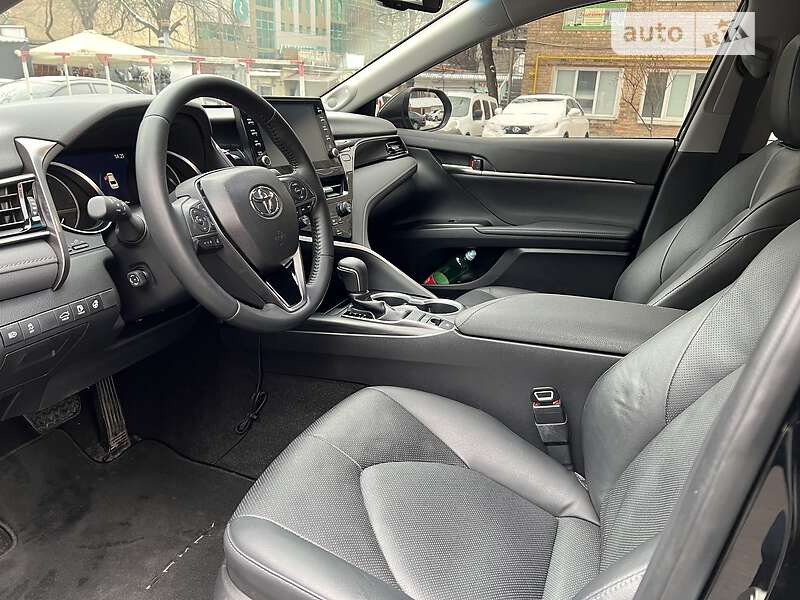 Седан Toyota Camry 2021 в Киеве