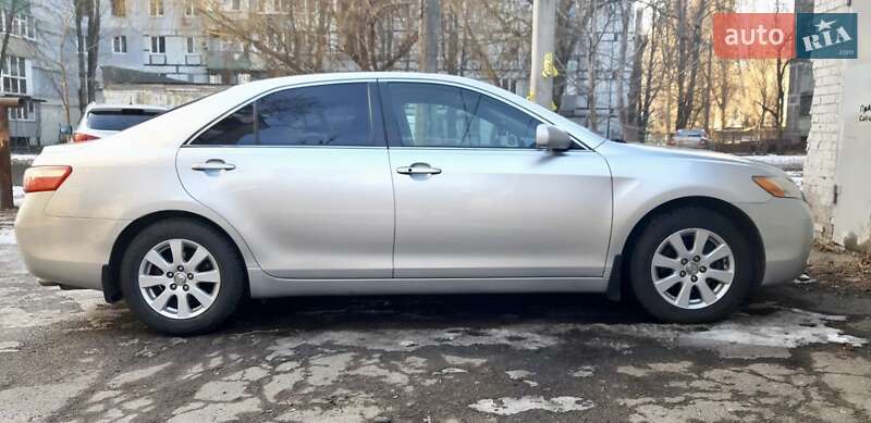 Седан Toyota Camry 2006 в Днепре