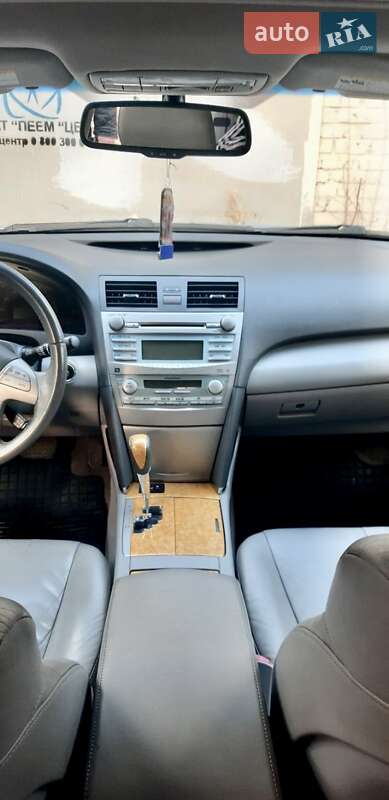 Седан Toyota Camry 2006 в Днепре