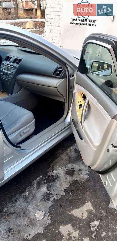 Седан Toyota Camry 2006 в Днепре