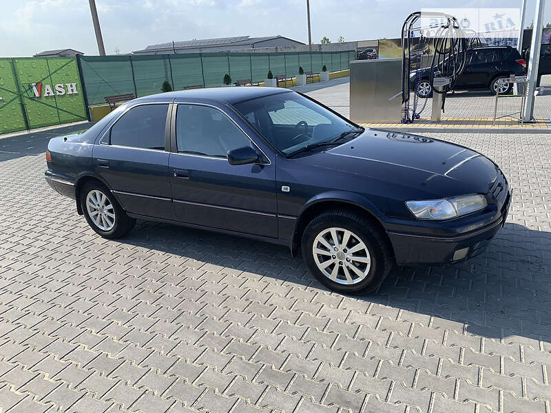 Седан Toyota Camry 1997 в Одессе