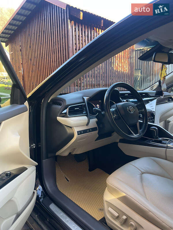 Седан Toyota Camry 2019 в Тячеве