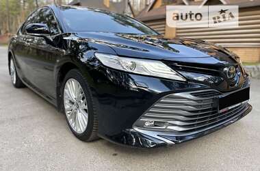 Седан Toyota Camry 2020 в Киеве